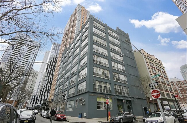 Building Photo - 176 Johnson St