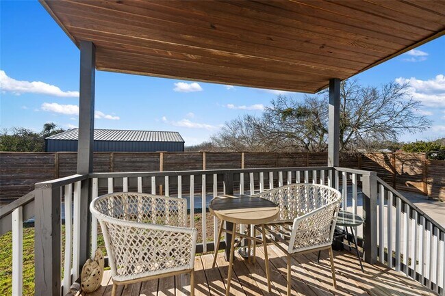 Building Photo - 624 S Old Stagecoach Rd