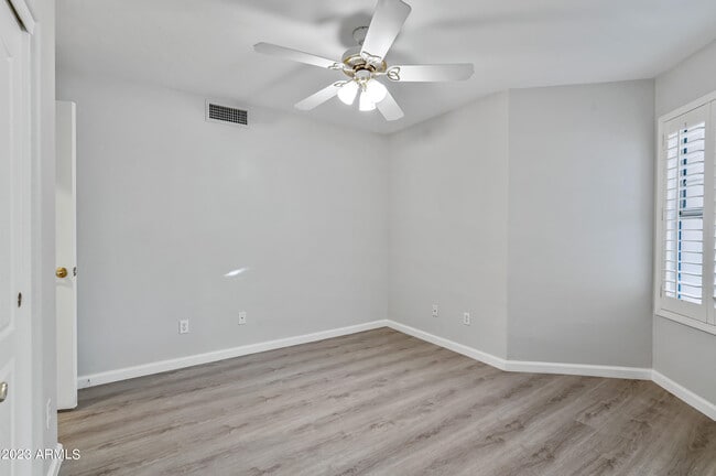 Building Photo - 4728 E South Fork Dr