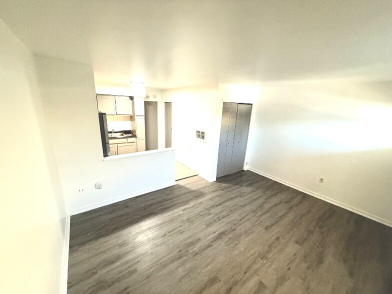 Building Photo - 800 Cedar St