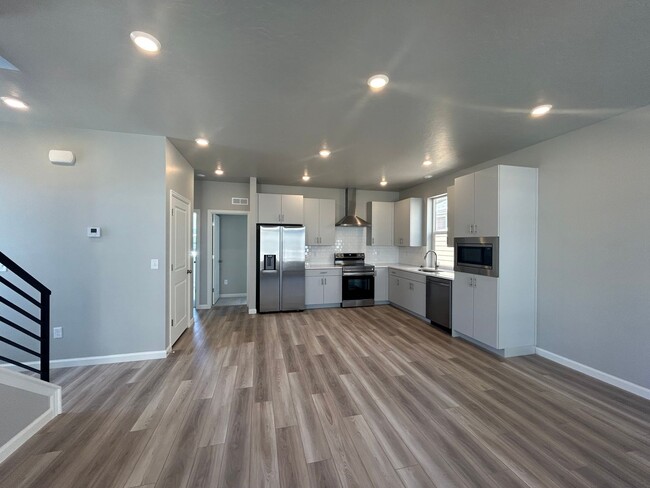 Building Photo - 3 Bedroom 3 Bathroom Home in Farmington Utah!