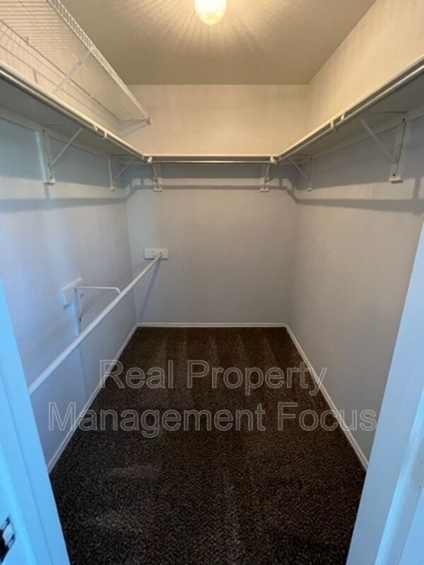 Building Photo - 1004 Trickham Dr