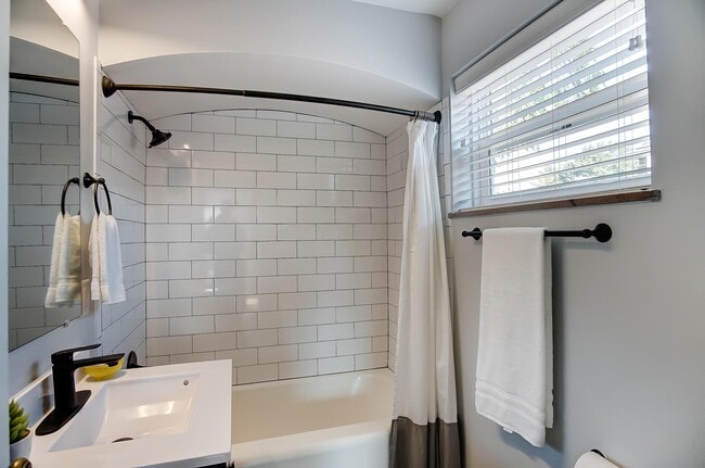 Building Photo - 1440 Elmwood Ave