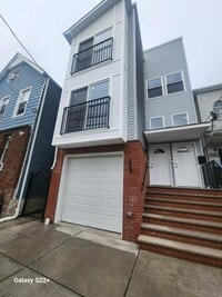 Building Photo - 388 S 9th St