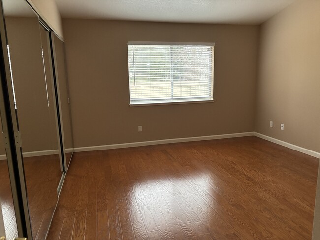 Building Photo - 267 S Wildwood