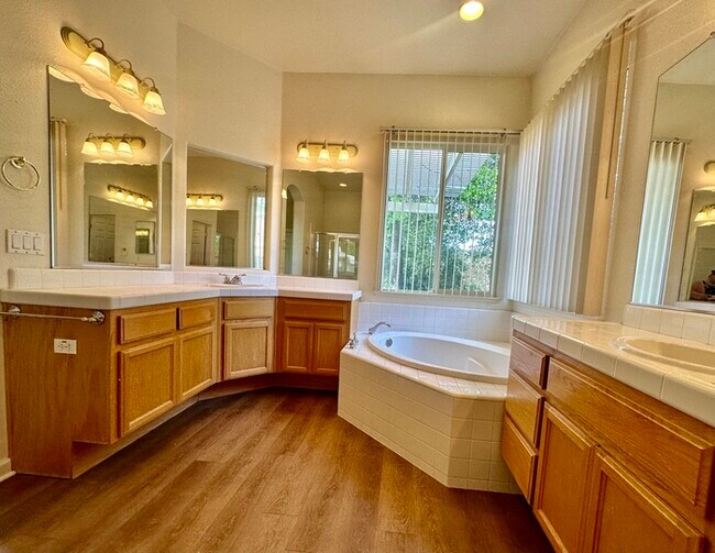 Building Photo - Beautiful, newly remodeled home in Fair Oaks!