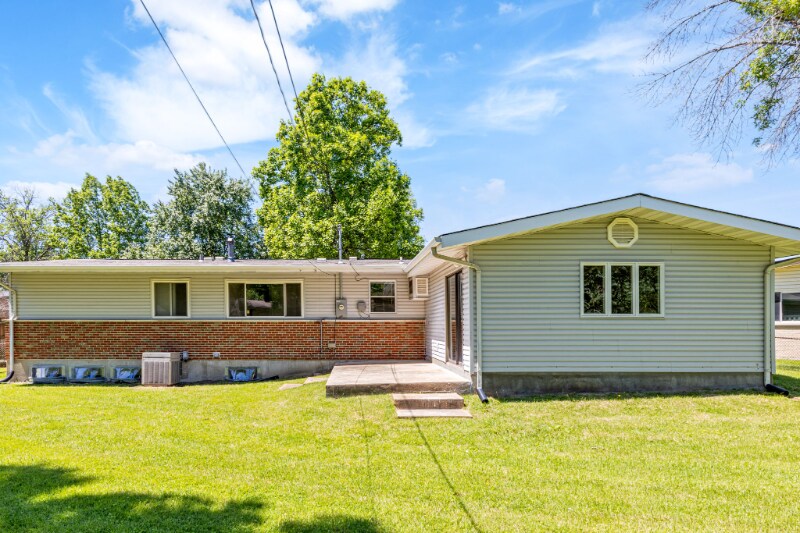 Building Photo - 6 Colt Cir