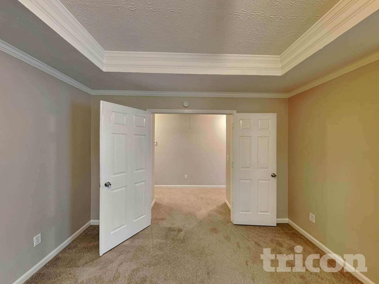 Building Photo - 1420 Buckingham Pl