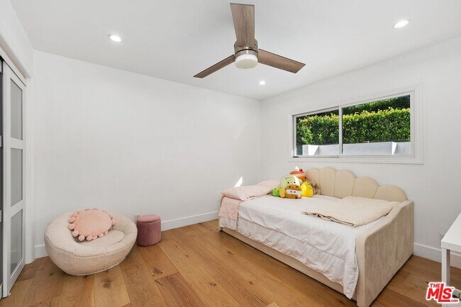 Building Photo - 2120 San Ysidro Dr