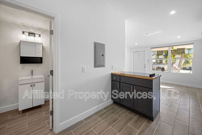 Building Photo - 4011 36th Ct