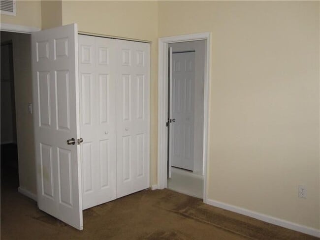 Building Photo - 571 Princess Dr
