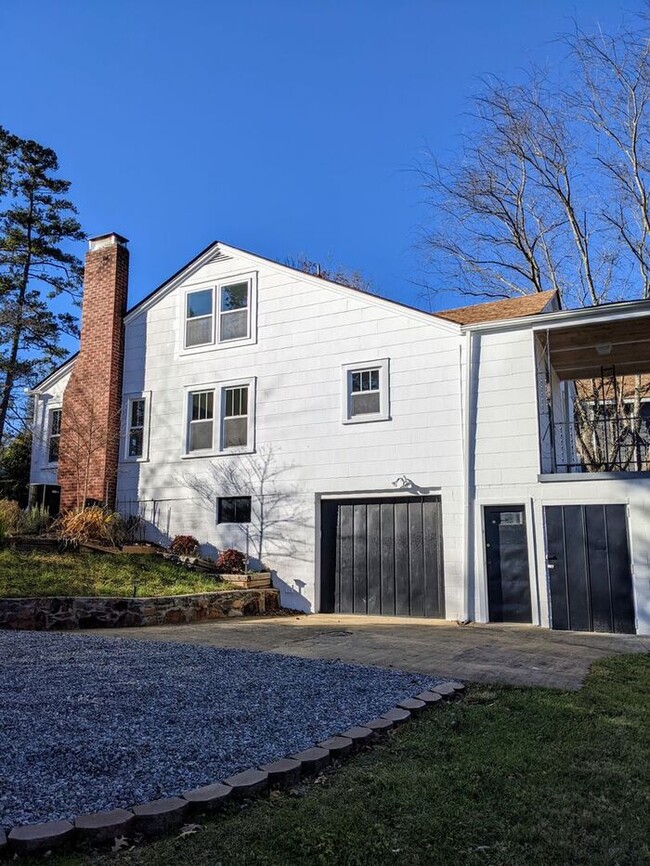 Building Photo - Beautiful Asheville Rental in the Malvern ...