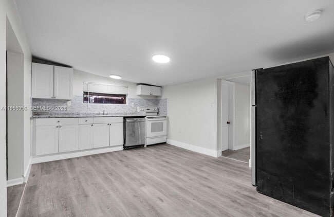 Building Photo - 914 NW 80th St