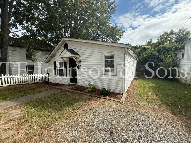 Building Photo - Charming Three Bedroom Home in Winston Sal...