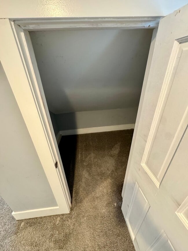 Building Photo - Open Concept 3 Bed 1.5 Bath in Swissville!