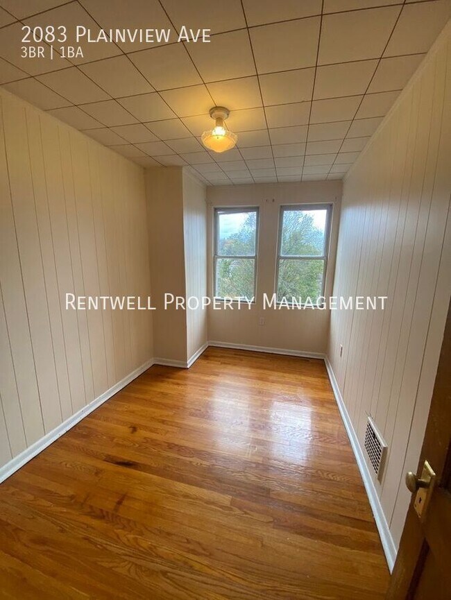 Building Photo - 2083 Plainview Ave
