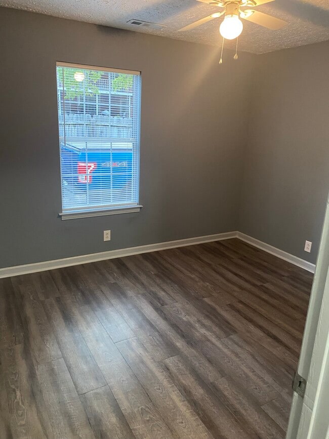 Building Photo - 401A Sarver Ave