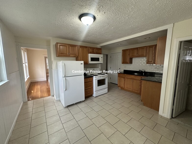 Building Photo - 55 Bonair St