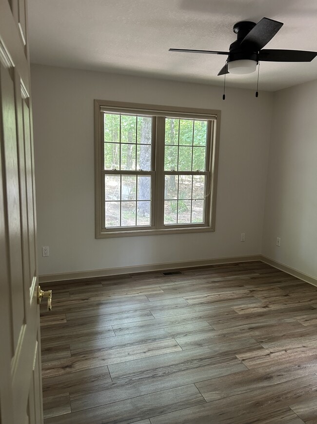 Building Photo - 129 Ivy Ln