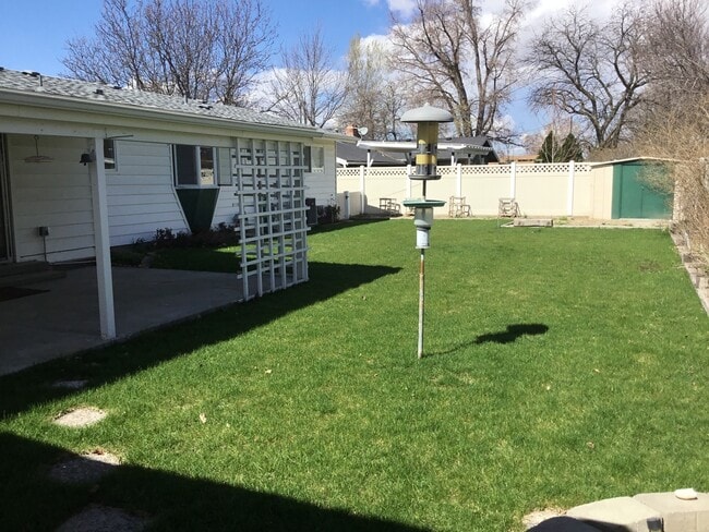 Building Photo - Super Cute..1607 sq. ft 3 Bedroom, 2.5 bat...