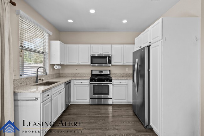 Building Photo - 27825 Crown Ct Cir