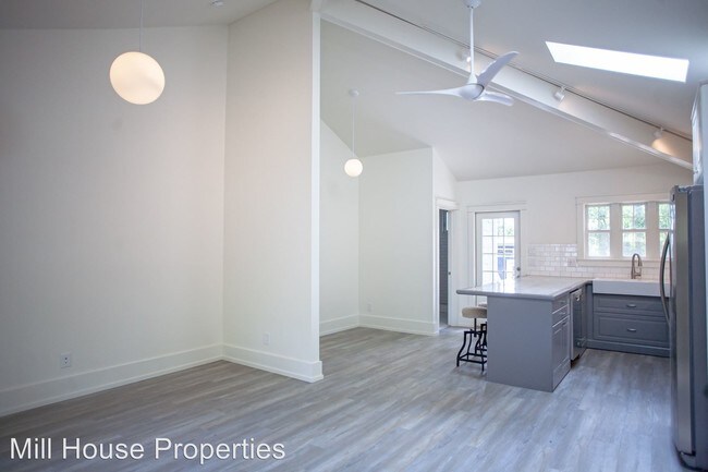 Building Photo - 113 Barclay Rd