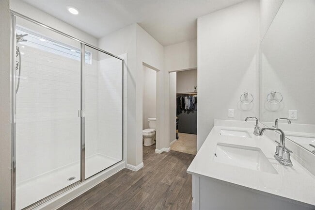 Building Photo - 724 Aster Pl