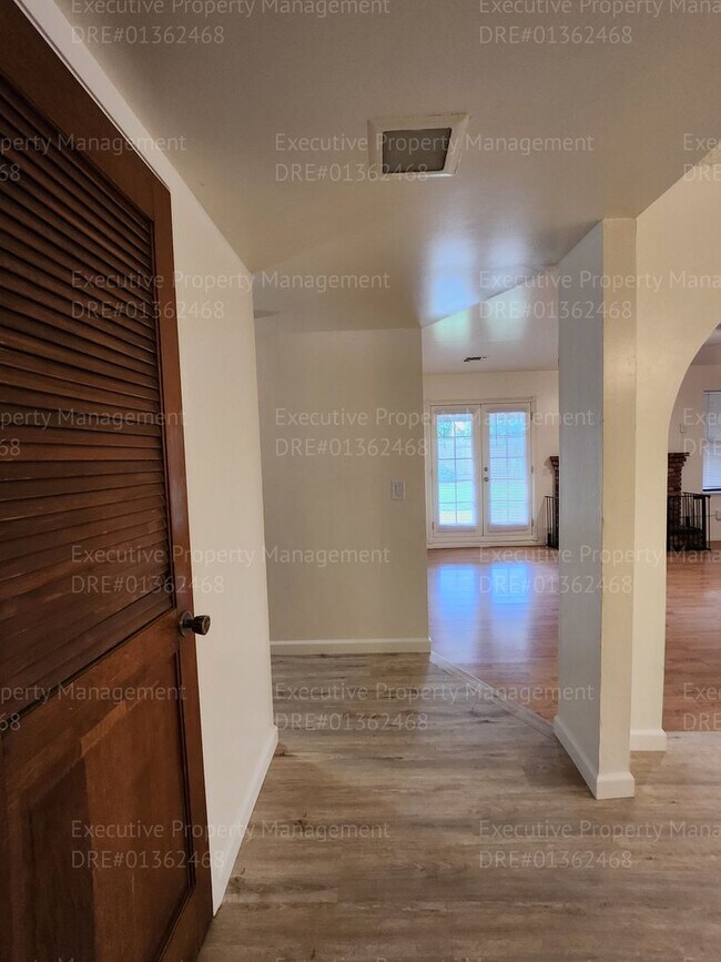Building Photo - 3 bedroom/ 2 bath house near Pacheco Rd/ A...