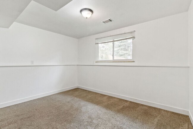 Building Photo - Updated 4-Bedroom Home