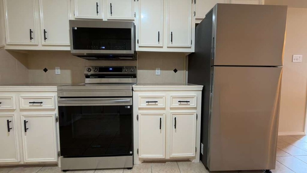 Building Photo - 3113 S Casa Linda St