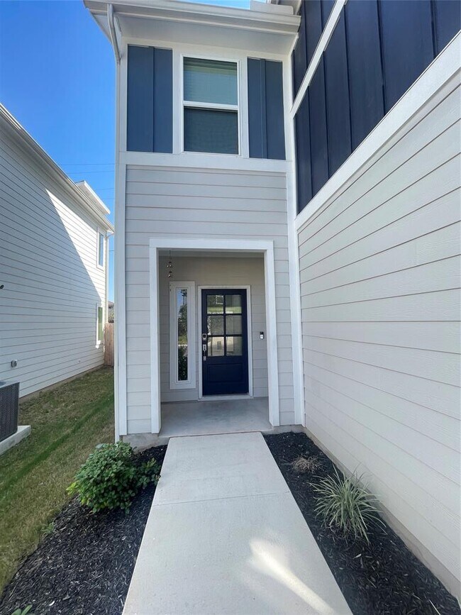 Building Photo - 1611 Iberville Dr