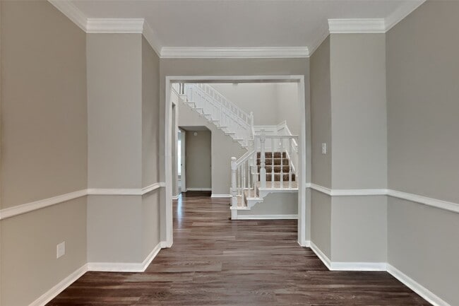 Building Photo - 702 Fernglade Dr