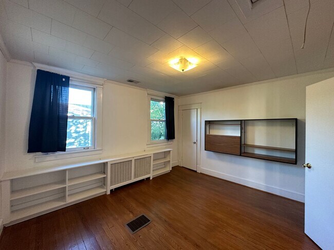 Building Photo - Charming 3 Bedroom/1.5 Bathroom Home in Ha...