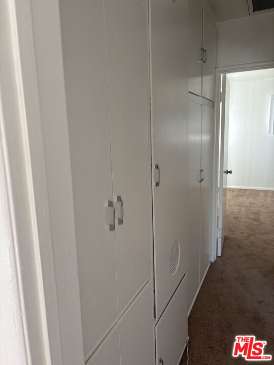 Building Photo - 818 E Nutwood St