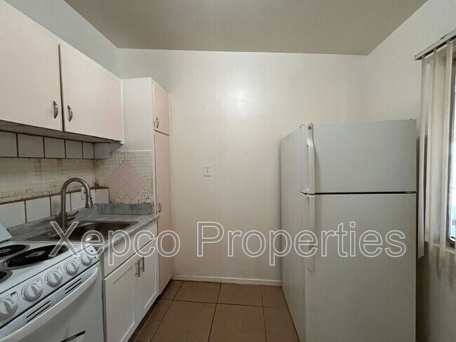 Building Photo - 13336 Ave Hermosa