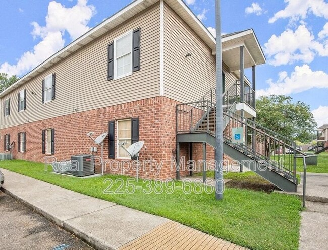Building Photo - 31855 LA-16