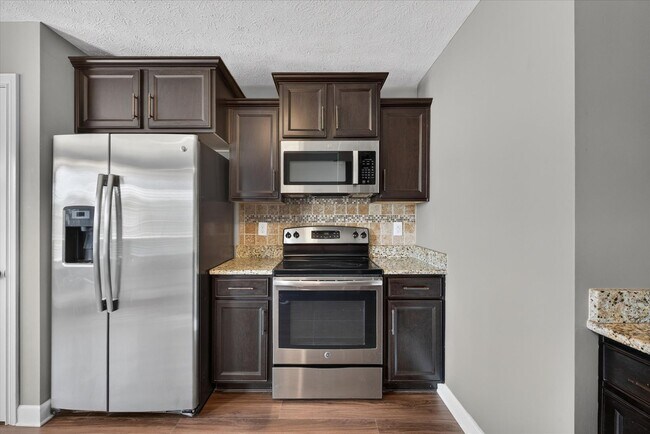 Building Photo - 645 Fox Hound Dr