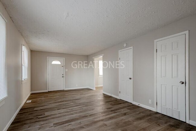 Building Photo - 711 S Keystone Ave