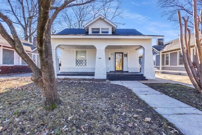 Building Photo - 1851 Manila Ave