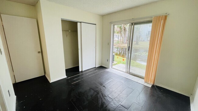 Building Photo - 7120 Waterside Dr