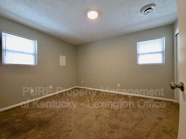 Building Photo - 4053 Victoria Way