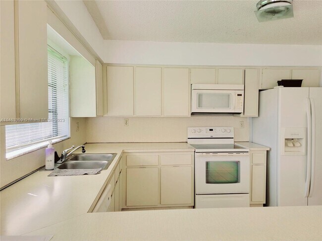 Building Photo - 5205 SW 102nd Pl