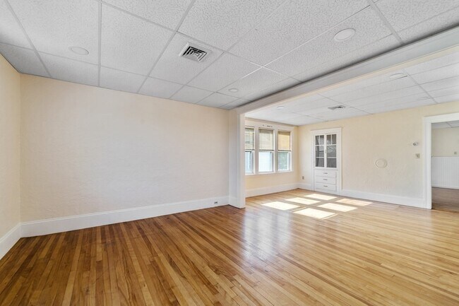 Building Photo - 141 Cambridge St