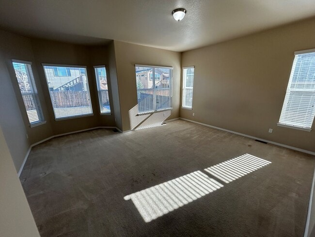 Building Photo - Absolutely Gorgeous 5-Bed 4-Bath with 3-car Garage Home!