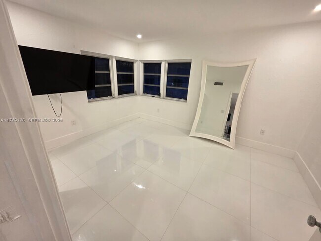 Building Photo - 760 Euclid Ave