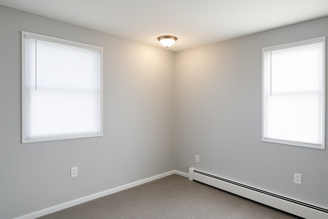 Building Photo - COME APPLY TODAY! Affordable Des Moines Li...