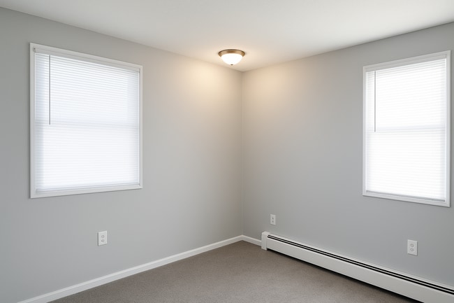 Building Photo - COME APPLY TODAY! Affordable Des Moines Living: 2 Bed + 1 Bath at Eastbrook Terrace