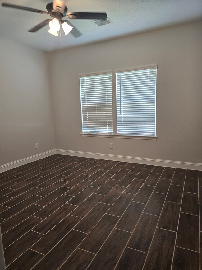 Building Photo - 213 E Adoue Ave