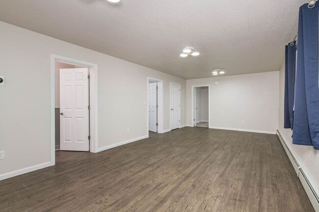 Building Photo - 5 bed 3 bath Home in Fairbanks