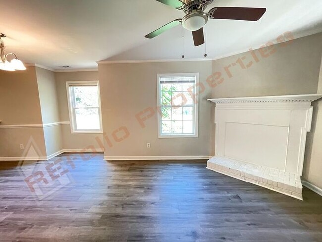 Building Photo - Carpetless 2 BD 2.5 Bath 2 Story Quadplex ...